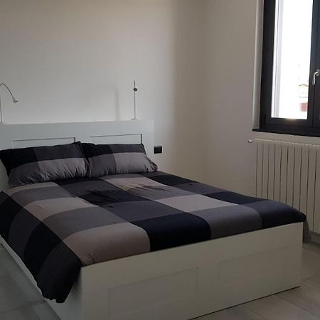 Black And White B&B Urgnano エクステリア 写真